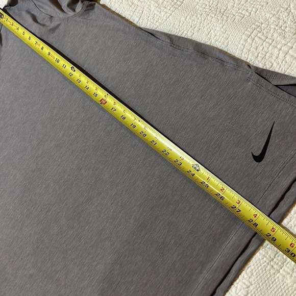 Nike Dri Fit. Crew Neck Tee. Large - Picture 5 of 8